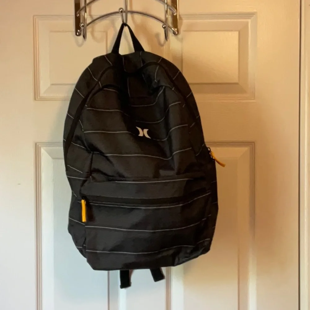 Hurley 22L15” Padded Adjustable Shoulder Straps Backpack Brand New with …